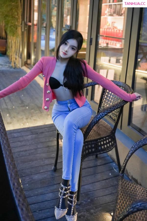   [XiuRen]高清写真图 2024.02.08 No.8091 龙雪儿 牛仔裤美臀第69张图片